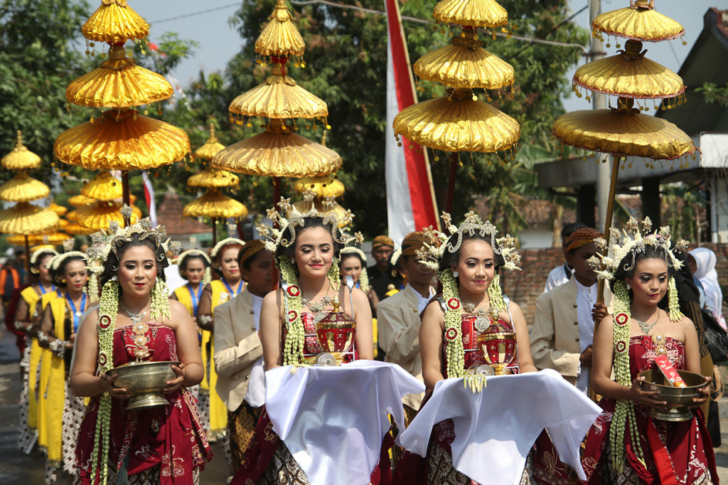 Tradisi ziarah di punden Prabu Anom yang dipercaya masyarakat sebagai putra raja Kediri Sri Aji Jayabaya tersebut dilakukan setiap bulan Suro penanggalan Jawa.

