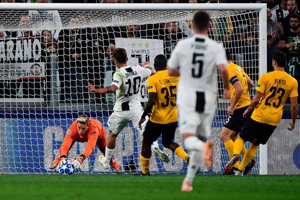 Pada menit 19 Juventus berpeluang menggandakan keunggulan ketika Dybala menerima umpan Fernardo Bernadeschi di dalam kotak penalti, sayangnya bola tendangan penyerang Argentina itu masih tepat mengarah ke pelukan Von Ballmoos.