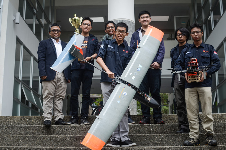 Mereka meraih juara dua kategori fixed wing dan peringkat sembilan kategori rotary wing.