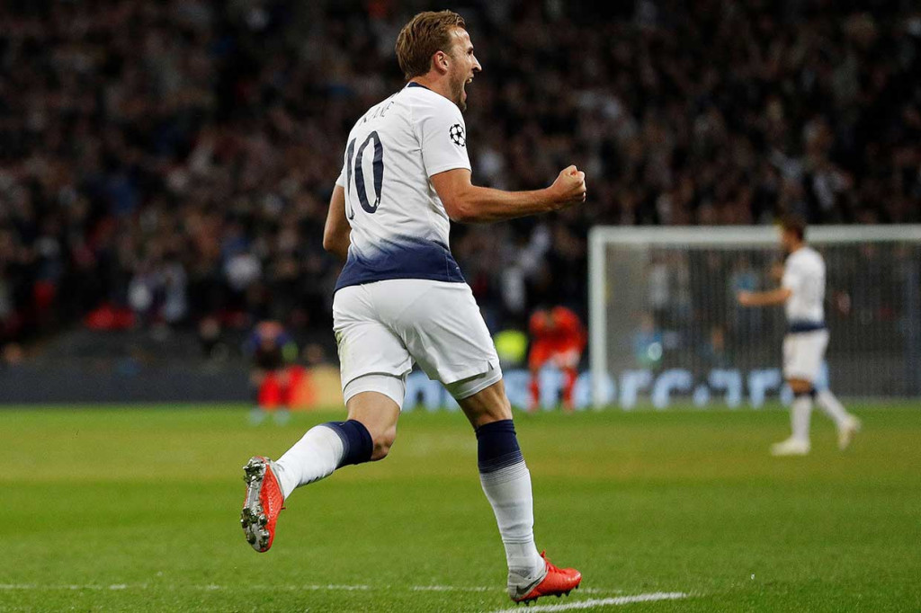 Tottenham memperkecil ketertinggalan menjadi 1-2 lewat Harry Kane pada menit ke-52.