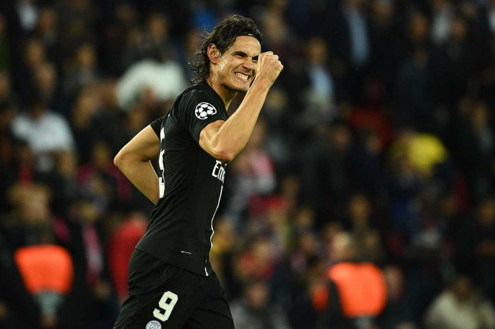 Pada menit 37, Edinson Cavani mencetak gol ketiga PSG dengan sepakan kaki kirinya yang sempat membentur barisan pertahanan Red Star sebelum mengecoh kiper Milan Borjan.