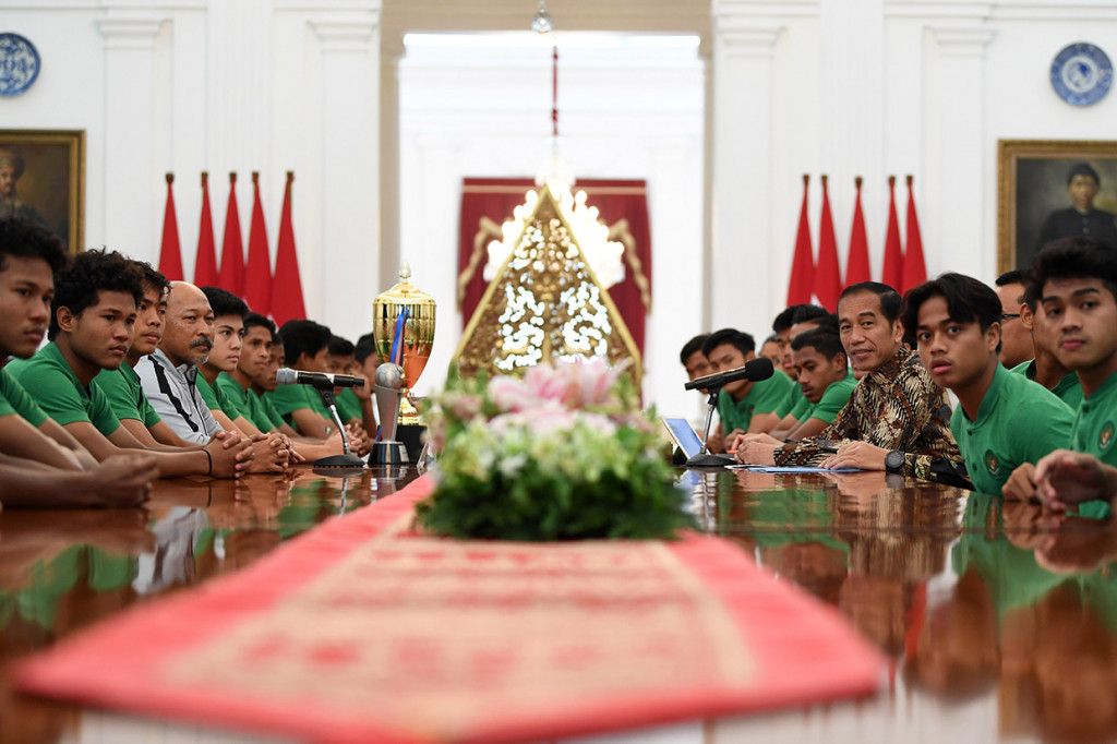 Dalam pertemuan tersebut, Presiden mengapresiasi prestasi Timnas U-16 yang menjadi juara Piala AFF U-16 2018 serta mampu menembus perempat final Piala Asia.