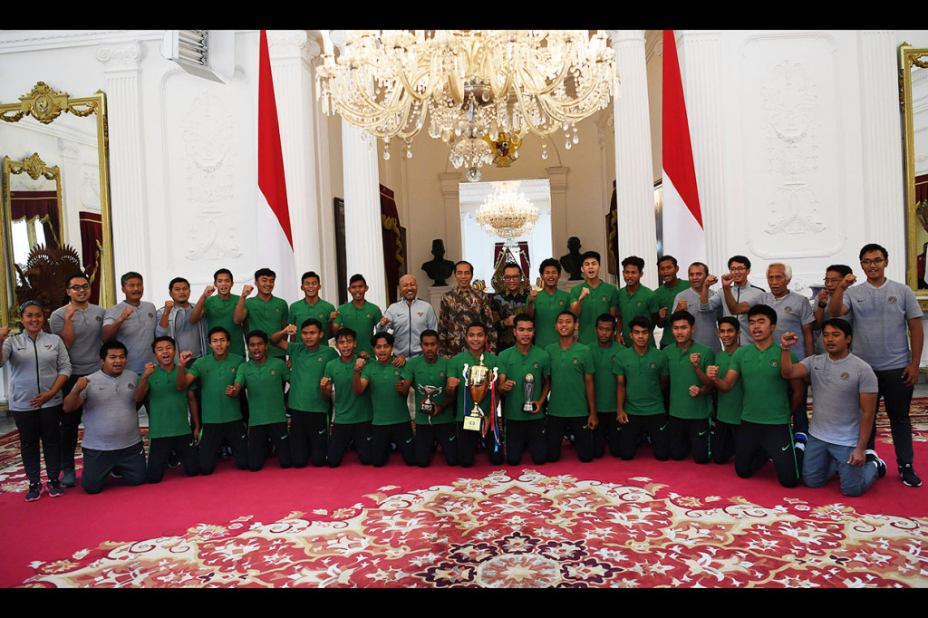 Presiden Joko Widodo optimistis Timnas U-16 akan menjadi timnas kebanggaan Indonesia dalam 5-10 tahun mendatang jika konsisten dalam semangat berlatih dan meraih prestasi. 
