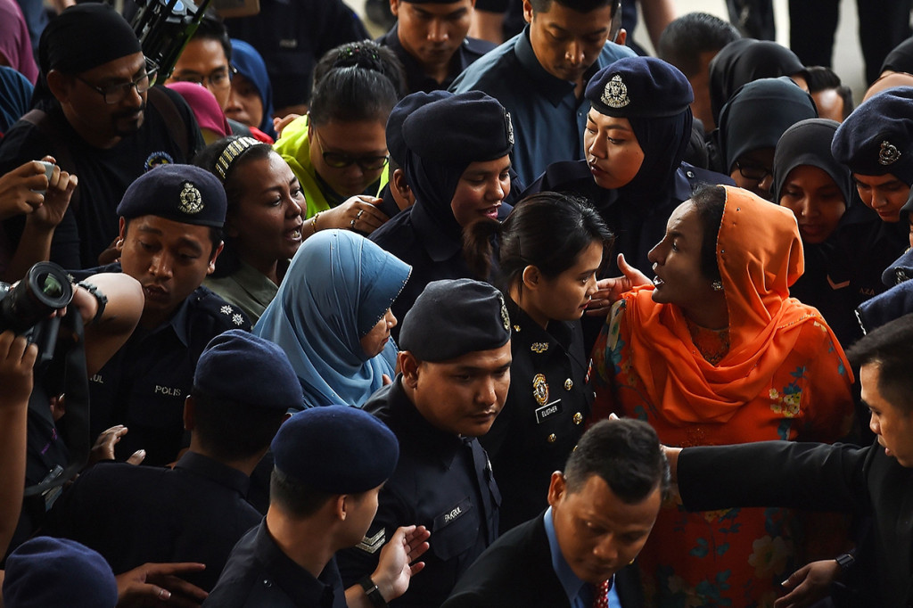 Namun, hakim memberikan jaminan kepada Rosmah sebesar Rp7,2 miliar. Atas dakwaan pencucian uang ini, Rosmah terancam hukuman 15 tahun penjara dan denda tidak kurang dari lima kali dari hasil transfer ilegal atau Rp18,2 miliar.