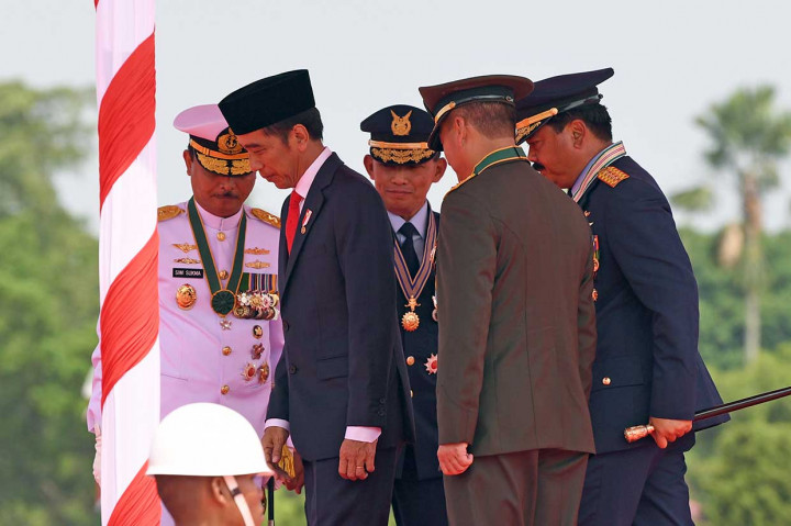 Selain juga ia ingin senantiasa memastikan TNI menjadi angkatan bersenjata modern yang mampu memainkan peran sentral modern di kawasan dunia dan Asia.