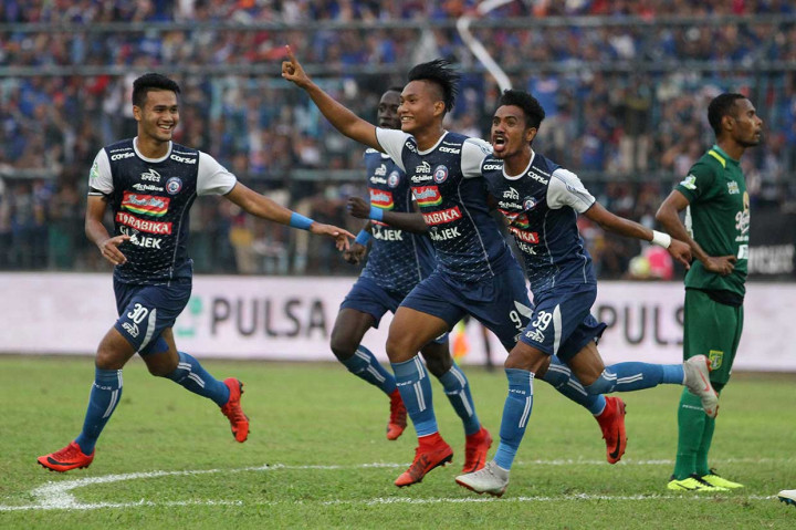 Arema mengalahkan Persebaya 1-0 lewat gol Ahmad Nur Hardianto pada menit ke-70.