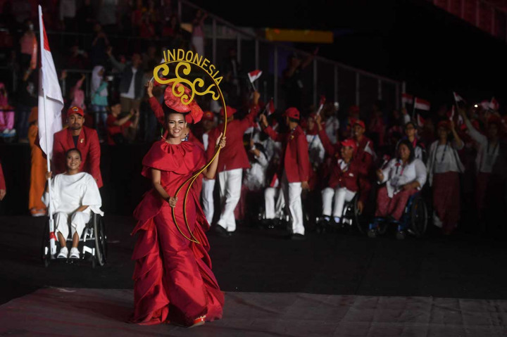 Kontingen Indonesia disambut meriah saat memasuki Stadion Utama Gelora Bung Karno.