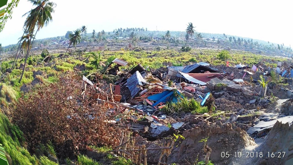 Sisa dari pemukiman yang 'hilang' ditelan bumi. Lkuifasi (mencairnya tanah) merupakan fenomena geologis yang langka.