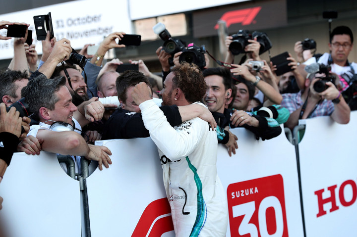 Pembalap Mercedes, Lewis Hamilton, tampil dominan saat menjuarai balapan F1 GP Jepang di Sirkuit Suzuka. Afp Photo/Behrouz Mehri