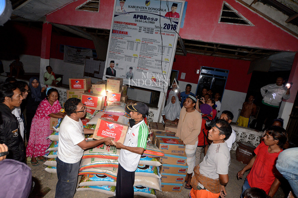 Relawan Media Group menyalurkan bantuan berupa bahan pokok dan kebutuhan makan anak ke posko Kawatuna, Sulawesi Tengah.