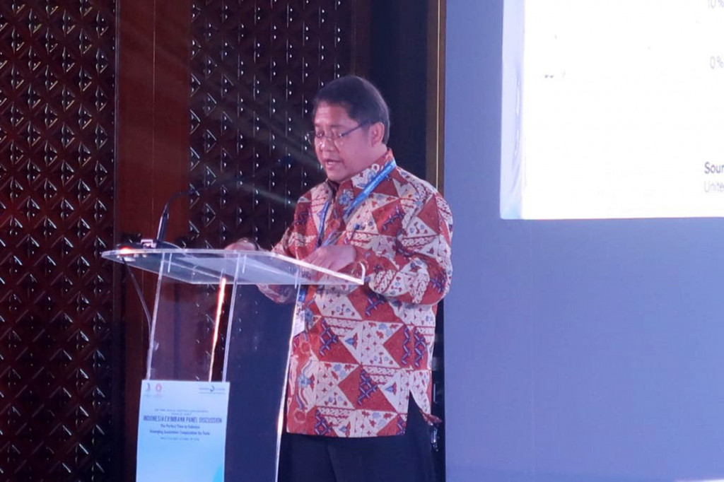 Menteri Komunikasi dan Informasi Rudiantara berpidato saat menyelenggarakan diskusi panel dengan tema The Perfect Time to Enhance Emerging Economies Cooperation on Trade dalam rangkaian kegiatan pertemuan tahunan IMF-World Bank. 