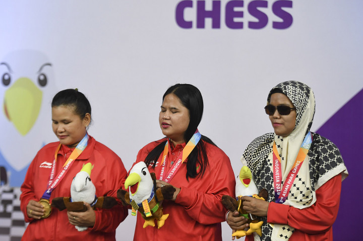 Sebelumnya, empat medali emas sudah dipersembahkan dari kategori beregu putri, putri VI-B1 (buta total) dan PI (daksa) standar perorangan putri. Antara Foto/Dhemas Reviyanto