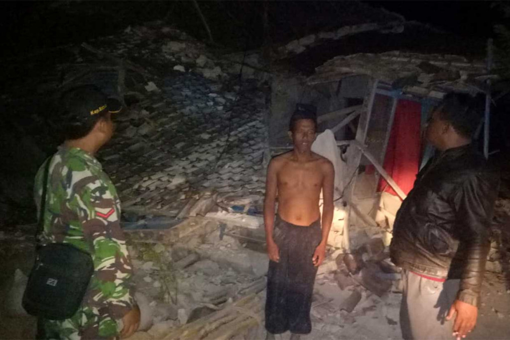 Sejumlah bangunan dan rumah milik warga di dua desa di Kecamatan Gayam, Pulau Sapudi, mengalami kerusakan.