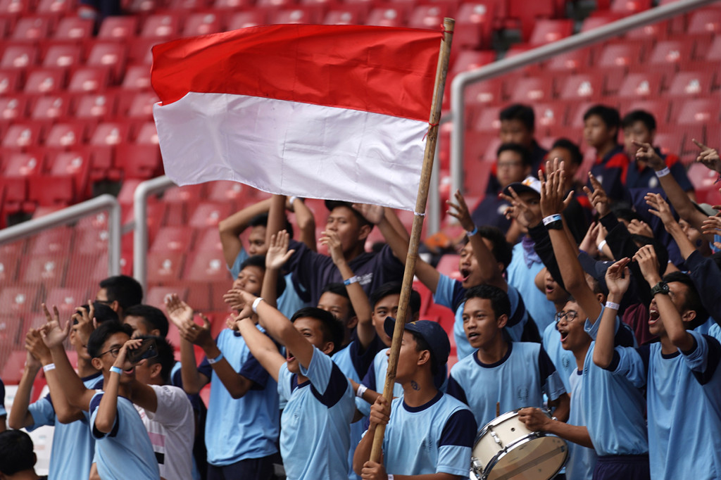 Para supporter memberikan dukungan kepada para atlet Para Atletik Indonesia Asian Para Games 2018 di Stadion Utama Gelora Bung Karno, Senayan Jakarta. INAPGOC/TJPimages/Dewi Nurcahyani