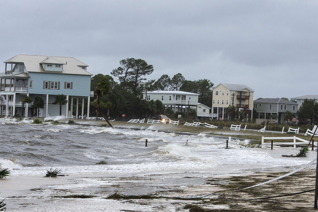 Badai Michael yang berkekuatan sangat besar itu telah meningkat ke badai kategori 4, beberapa jam sebelum menghantam negara bagian Florida, Amerika Serikat. Afp Photo/Mark Wallheiser