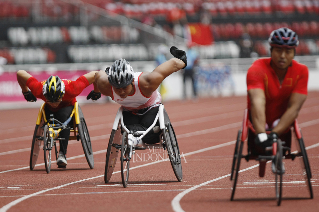 Jaenal Aripin berhasil meraih medali perak dengan catatan waktu 26,21 detik, dibawah sprinter Tiongkok Liu Yang 25,66 detik dan diatas sprinter Tiongkok Zhang Yong 26,32 detik.