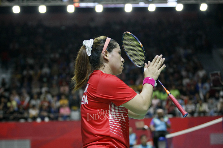 Sempat unggul pada game pertama 21-19, Leani menyerah dua game berikutnya dengan 18-21 dan 13-21. 
