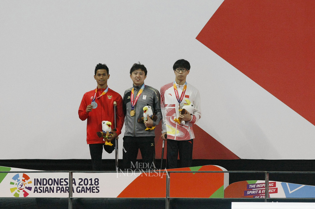 Emas diraih perenang Jepang Kubo Daiki 1 menit 5,40 detik dan perunggu oleh perenang Tiongkok Luo Qingquan 1 menit 7,24 detik.