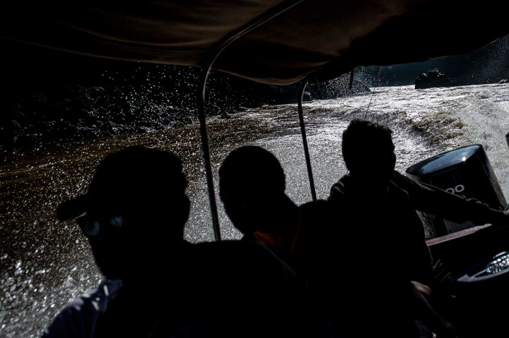 Terdapat sejumlah riam yang cukup kondang di aliran Sungai Mahakam wilayah Long Apari, salah satunya yaitu, Riam Panjang.
