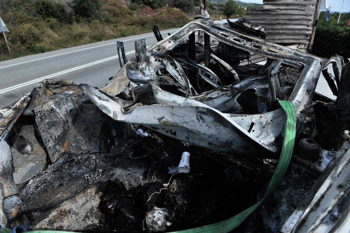 Petugas pemadam kebakaran menemukan 11 jenazah di mobil yang terbakar. Mobil tersebut tengah melakukan perjalanan menuju Thessaloniki. Sementara sopir truk yang sedang menuju kota Kavala berhasil menyelamatkan diri dari api tanpa cedera. 
