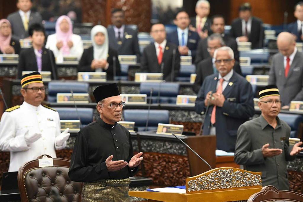 Anwar memenangkan Pemilihan Kecil Distrik Port Dickson pada Jumat, 12 Oktober. Dalam pemilihan, Anwar Ibrahim, 71, mengumpulkan 31.016 suara, mengalahkan kandidat PAS Letnan Kolonel (Rtd) Mohd Nazari Mokhtar (7.456 suara) dan lima kandidat independen.