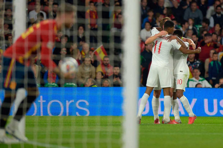 Rashford kemudian menggandakan keunggulan Inggris 13 menit kemudian, menyambar operan akurat Harry Kane.