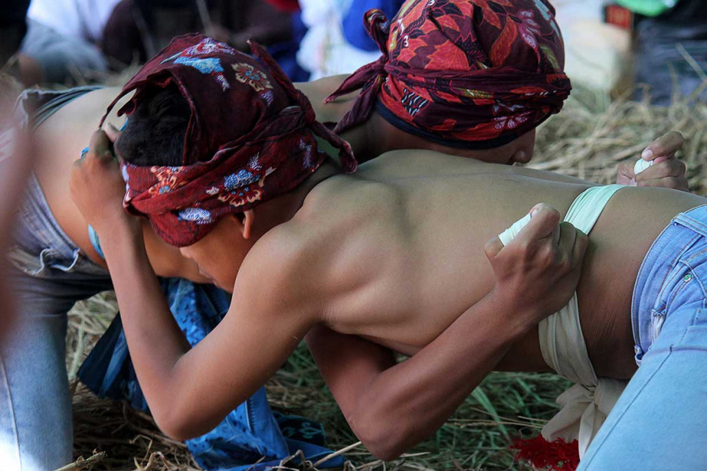 Tak ada kemampuan khusus yang harus dimiliki oleh peserta. Pemenangnya ditentukan berdasarkan peserta yang mampu menjatuhkan lawan.