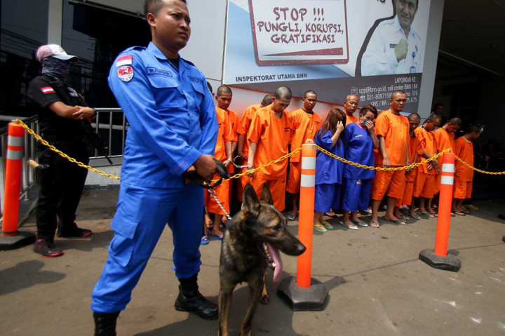 Selama periode September sampai Oktober 2018 BNN mengungkap empat kasus penyelundupan narkoba dengan barang bukti berupa 14,6 Kg sabu dan 63.573 butir ekstasi serta menangkap 17 tersangka.