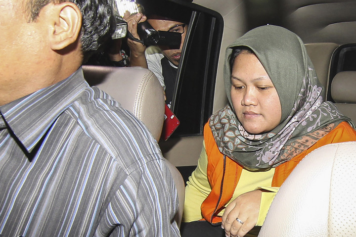 KPK resmi menahan Neneng Hassanah Yasin terkait kasus dugaan suap perizinan proyek pembangunan Meikarta di Kabupaten Bekasi. Neneng ditahan di Rumah Tahanan (Rutan) KPK, untuk 20 hari pertama. Antara Foto/Dhemas Reviyanto 