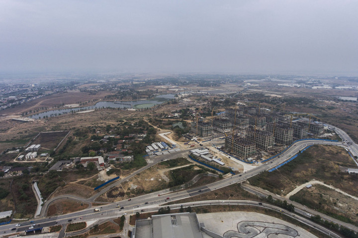 Foto areal pembangunan gedung-gedung apartemen di kawasan Meikarta, Cikarang, Kabupaten Bekasi, Jawa Barat. Antara Foto/Hafidz Mubarak A