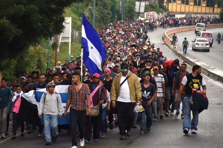 Lebih dari 2 ribu imigran Honduras menuju perbatasan AS melalui Guatemala. Afp Photo/Orlando Estrada