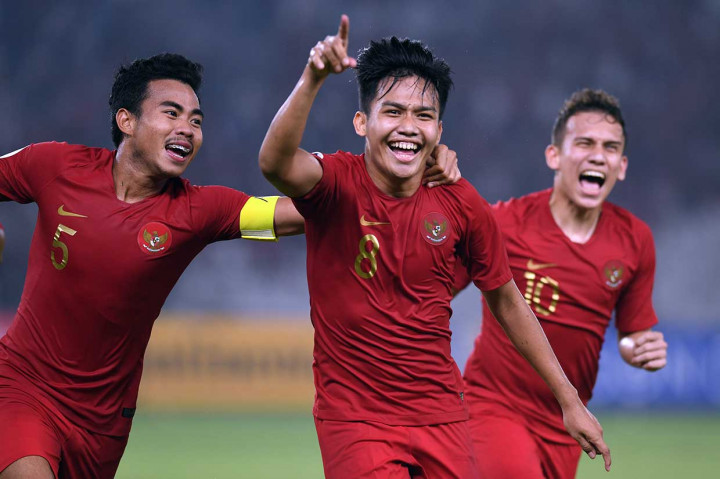 Witan Sulaeman melakukan selebrasi bersama rekan-rekan setimnya usai membobol gawang Chinese Taipei.