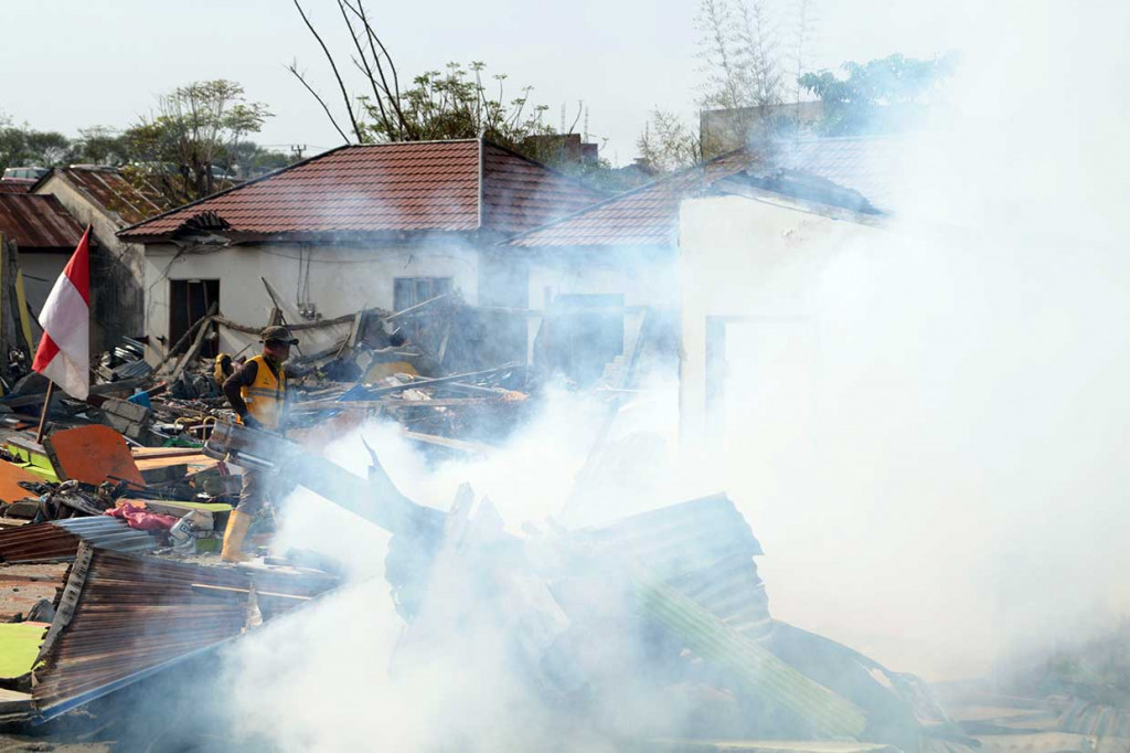 Penyemprotan cairan desinfektan juga dilakukan di area likuifaksi di Kelurahan Petobo, Palu Selatan.