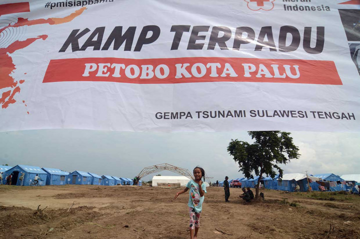 Ribuan warga yang kehilangan tempat tinggal akibat likuifaksi ditampung sementara di kamp terpadu di Kelurahan Petobo sambil menunggu selesainya hunian sementara (huntara) yang saat ini sedang dibangun pemerintah.