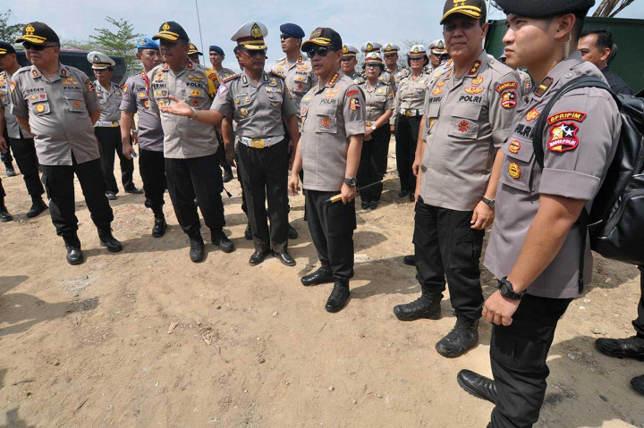 Kapolri mendukung langkah personelnya dengan memberikan kebijakan penerbitan BPKB dan STNK tanpa dipungut biaya khusus bagi korban bencana gempa.