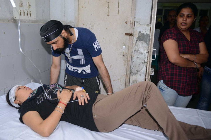 Sejauh ini 61 orang, termasuk perempuan dan anak-anak, tewas dalam peristiwa itu dan 72 lainnya cedera dan telah dibawa ke rumah sakit untuk menjalani perawatan.