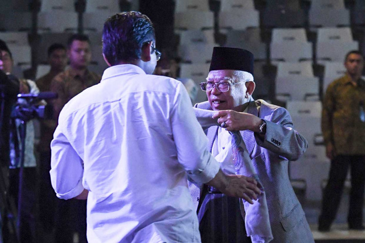 Sorban abu-abu kesayangan yang biasa dipakai Ma'ruf Amin dalam acara-acara penting tersebut laku terjual Rp 125 juta, yang hasilnya akan disumbangkan untuk korban bencana gempa di NTB dan Sulsel.