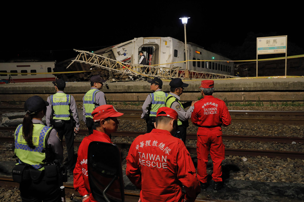 Sebanyak 18 penumpang kereta tewas akibat kecelakaan di Kabupaten Yilan, Taiwan, selain itu, 175 mengalami luka-luka. 