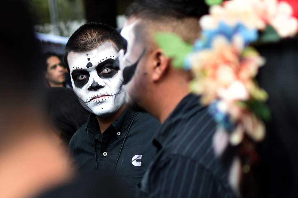 Banyak orang menganggap festival itu sebagai perayaan Hallowen ala Meksiko. 