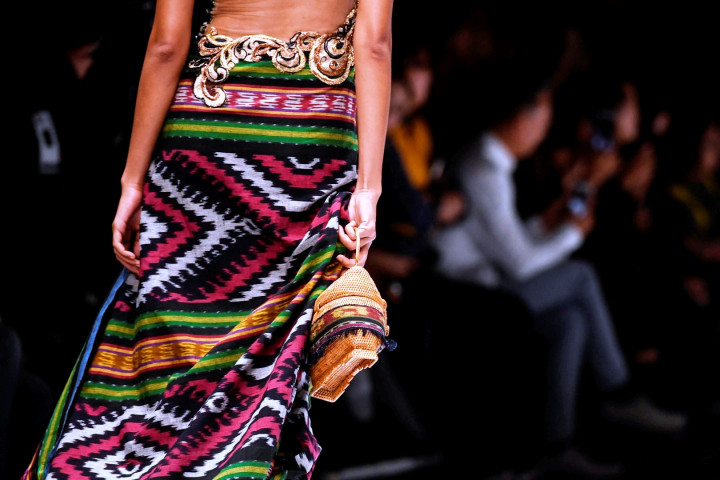 Badai Pasti Berlalu yang menjadi tema peragaan busana ini, menurut Anne Avanti terinpirasi dari gempa bumi di Lombok dan Palu.