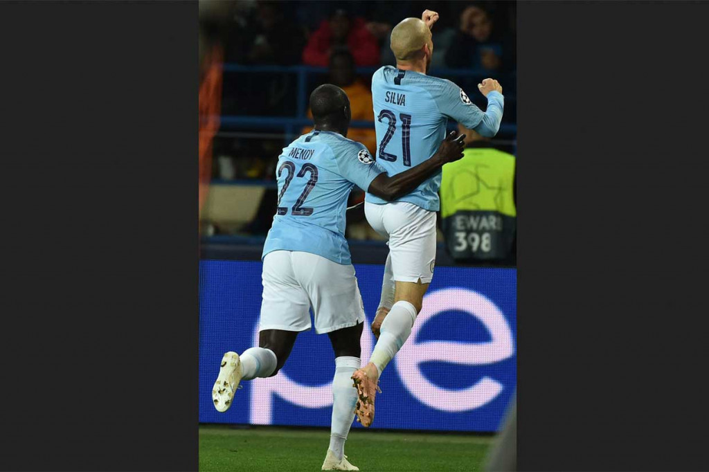 Dua menit berselang, akhirnya tim tamu berhasil mencetak gol lewat David Silva yang menyambar bola liar hasil tembakan Jesus yang jatuh di hadapannya.