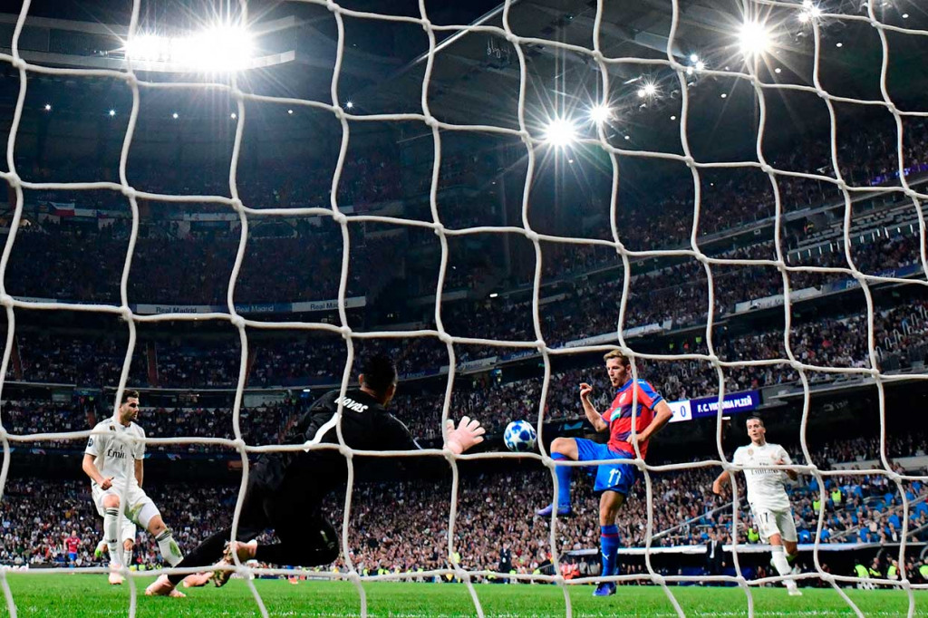 Beruntung bagi Madrid tidak kemasukan gol sebelum turun minum ketika klub lawannya asal Ceko memiliki tiga peluang yang gagal dimaksimalkan.
