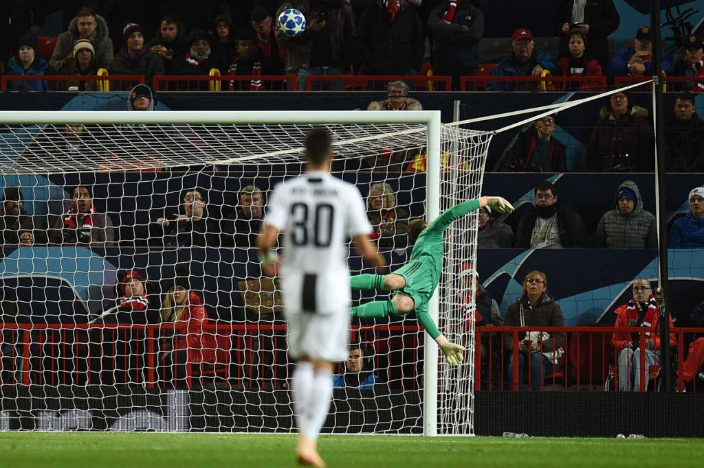 De Gea menepis tendangan terarah CR7.