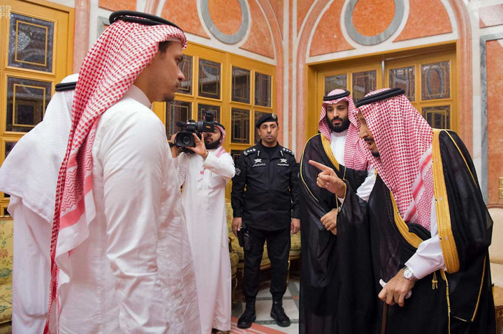 Arab Saudi mengakui Khashoggi tewas di konsulat mereka di Istanbul, Turki, tetapi akibat perkelahian dengan sejumlah orang di gedung tersebut. Riyadh mengaku telah memecat lima pejabat dan menangkap 18 orang terkait kasus tersebut.