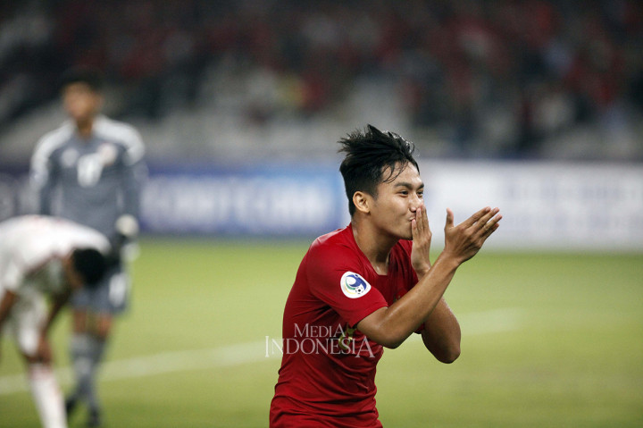 Pesepak bola Indonesia U-19 Witan Sulaeman merayakan gol yang dicetaknya ke gawan Uni Emirat Arab dalam pertandingan kualifikasi Grup A AFC U-19 di Stadion Utama GBK, Senayan, Jakarta.