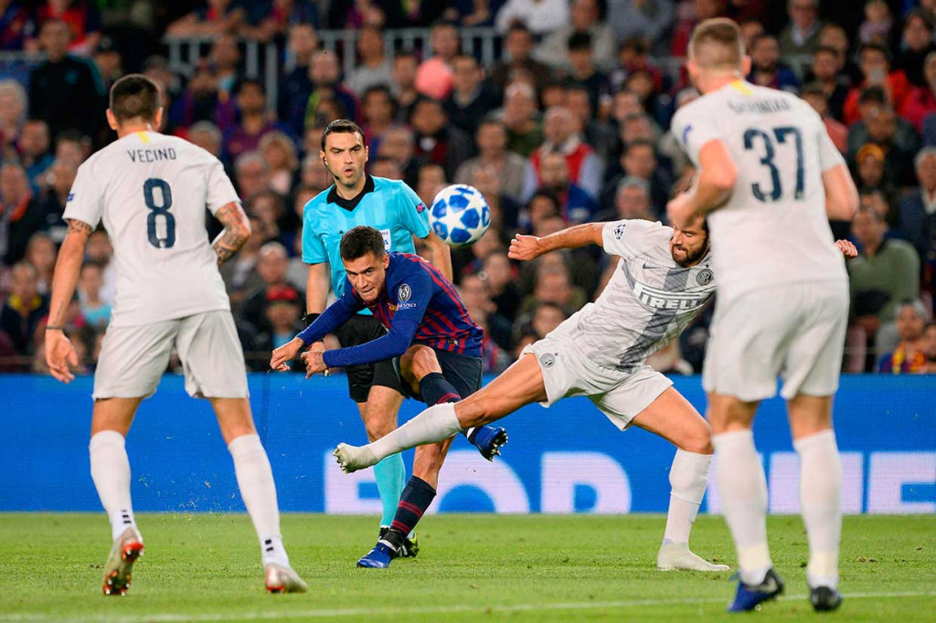 Tanpa diperkuat Lionel Messi yang cedera, Barca bermain normal dan menguasai jalannya pertandingan. Percobaan gelandang Philippe Coutinho belum menemui sasaran.