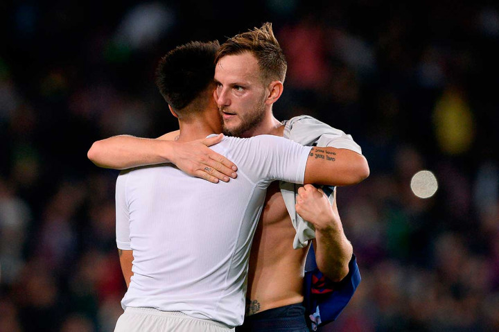 Barca memuncaki klasemen Grup B dengan sembilan poin dari tiga pertandingan, sedangkan Inter duduk di peringkat ke-2 dengan enam poin.