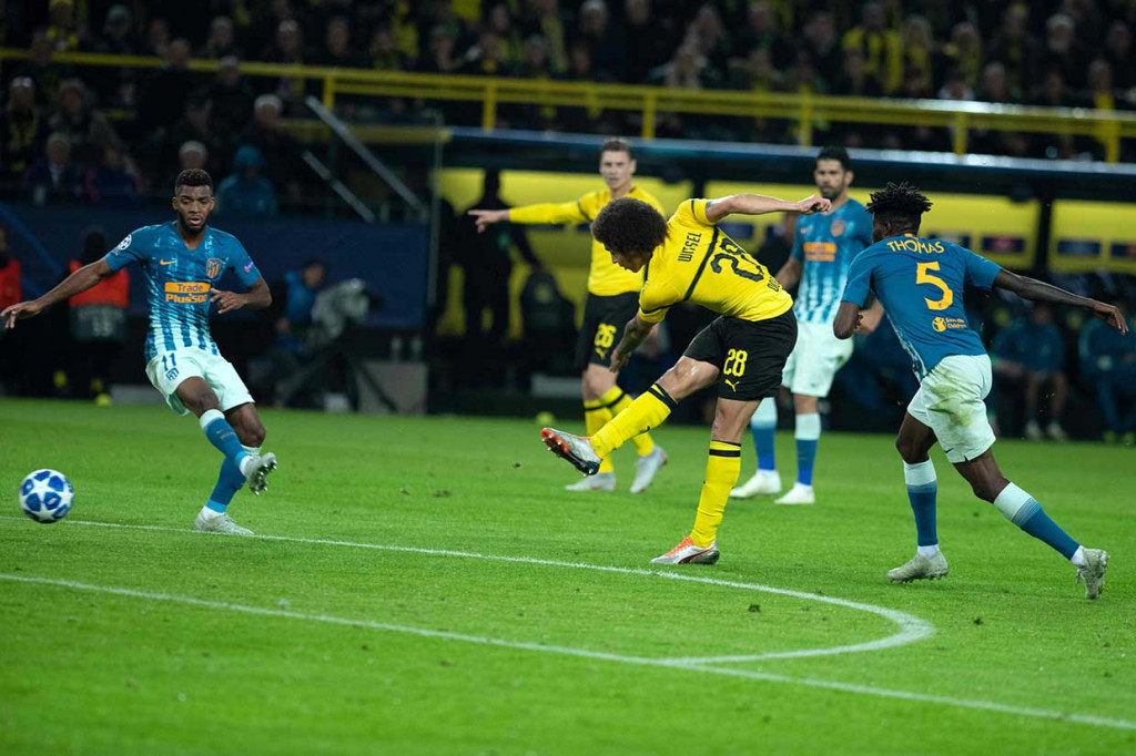 Dortmund yang belum terkalahkan di semua kompetisi musim ini membuka keunggulan lewat Axel Witsel pada menit ke-38 melalui sepakannya yang terdefleksi. 