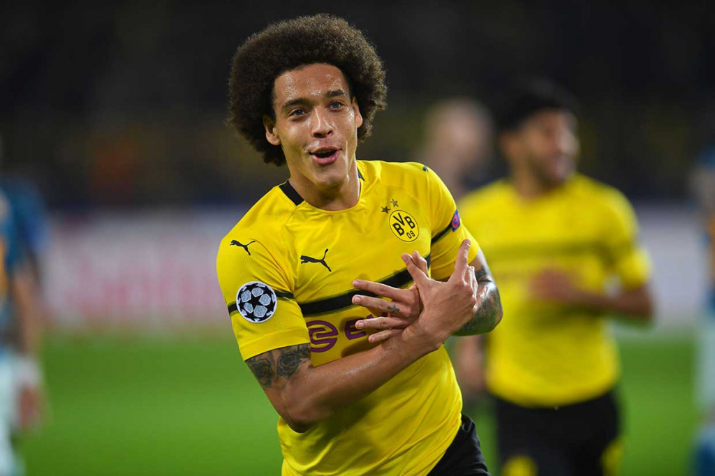 Witsel melakukan selebrasi usai menjebol gawang Atletico Madrid.