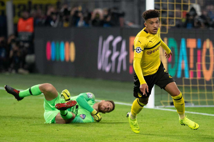 10 menit berselang giliran Jadon Sancho mencatatkan namanya di papan skor untuk membawa timnya unggul 3-0.